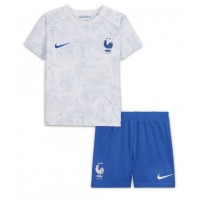 Camiseta Francia Visitante Equipación para niños Mundial 2022 manga corta (+ pantalones cortos)